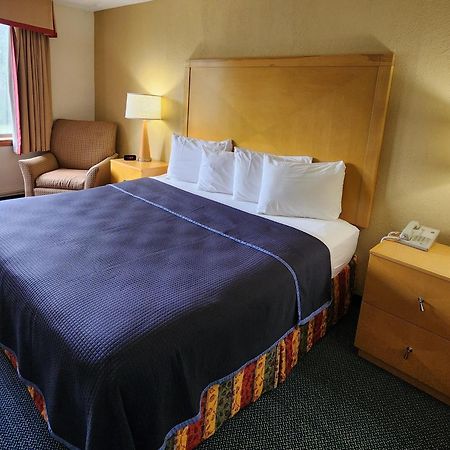 Katahdin Inn & Suites Millinocket ภายนอก รูปภาพ