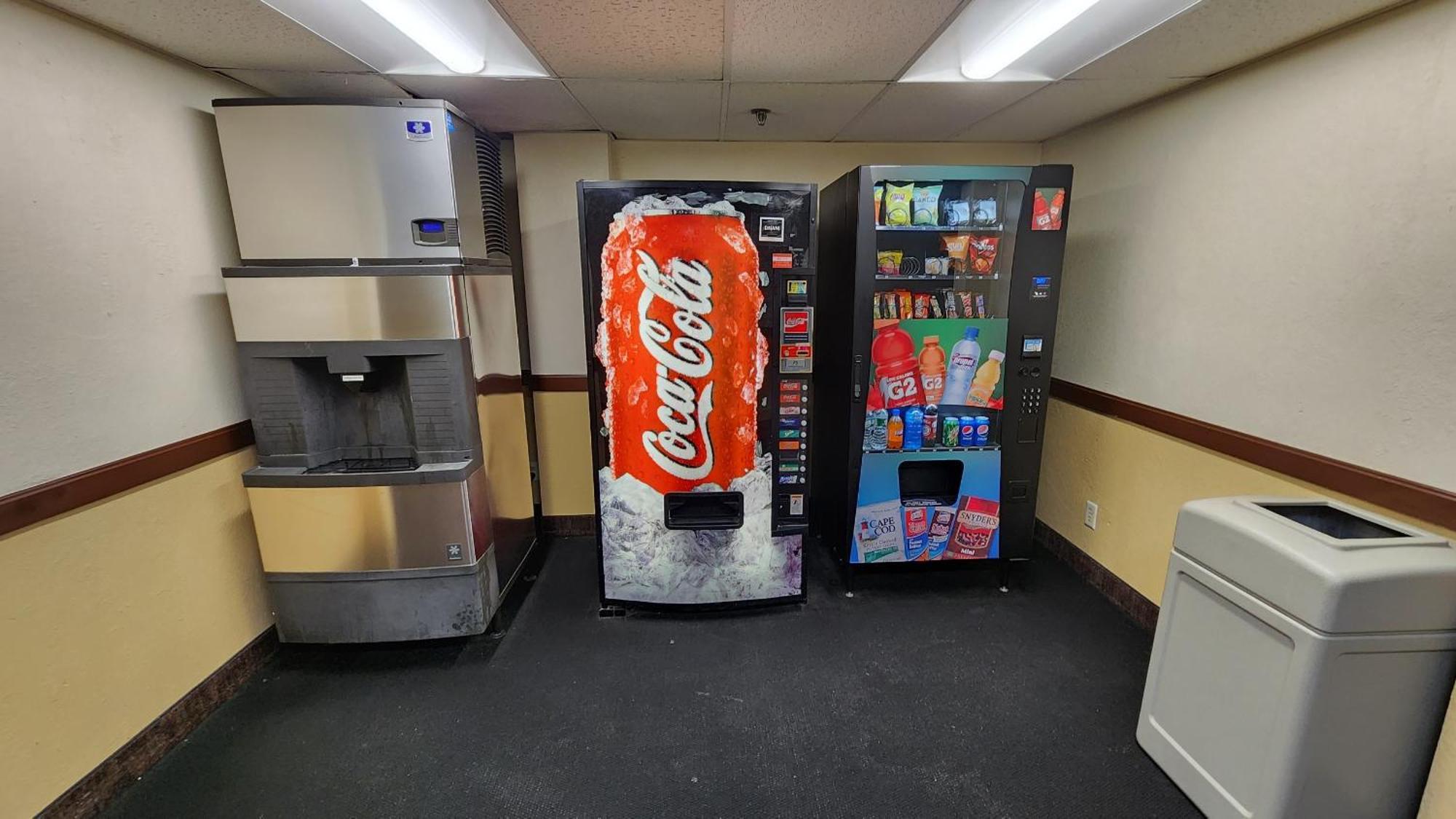 Katahdin Inn & Suites Millinocket ภายนอก รูปภาพ