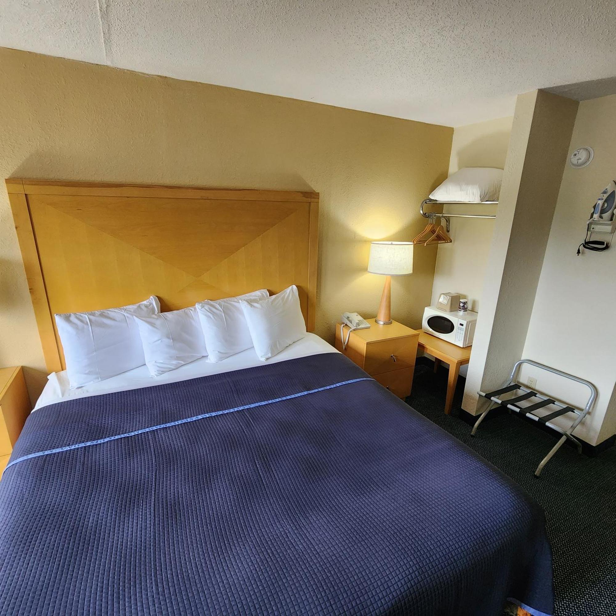 Katahdin Inn & Suites Millinocket ภายนอก รูปภาพ