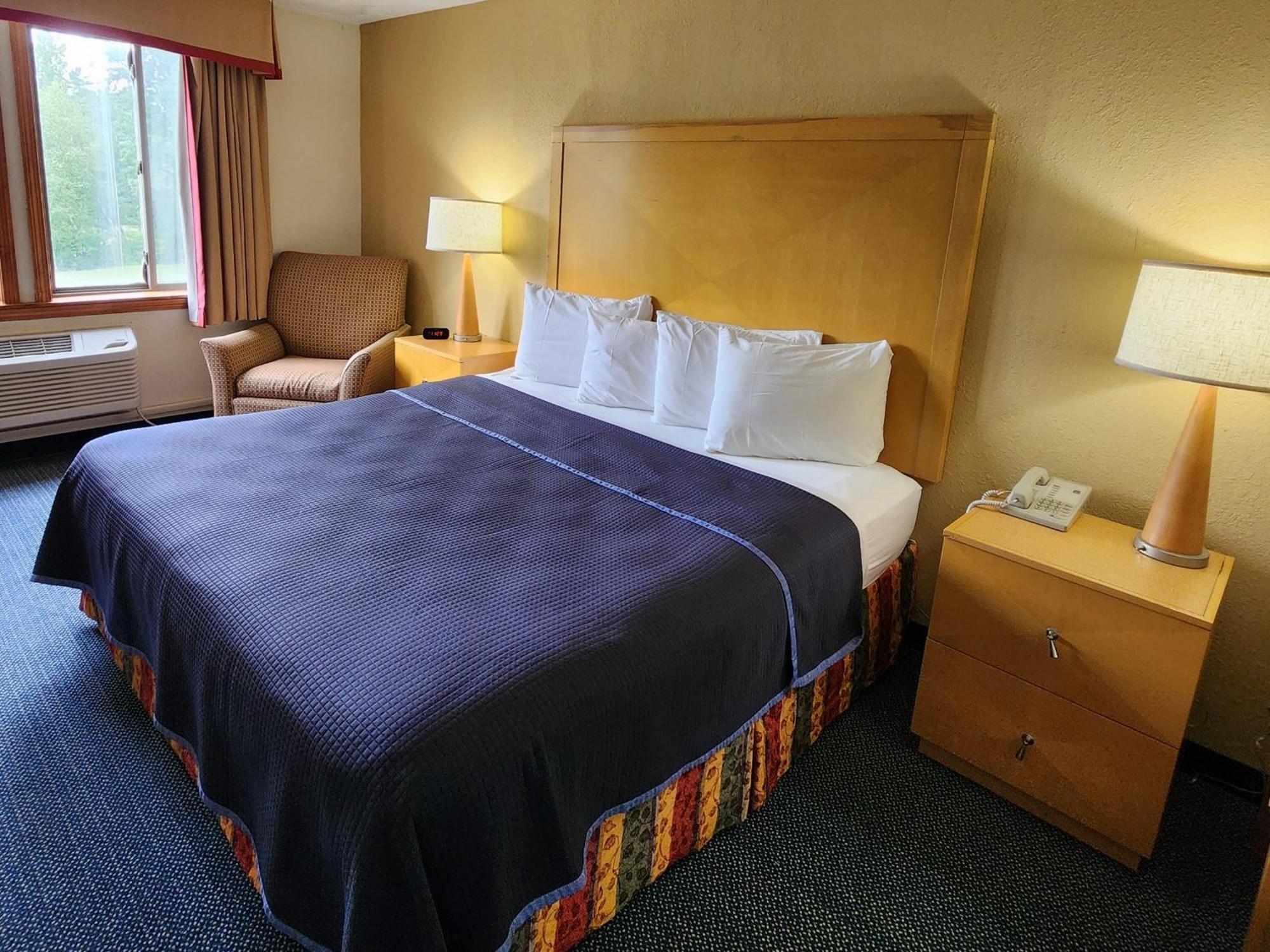 Katahdin Inn & Suites Millinocket ภายนอก รูปภาพ
