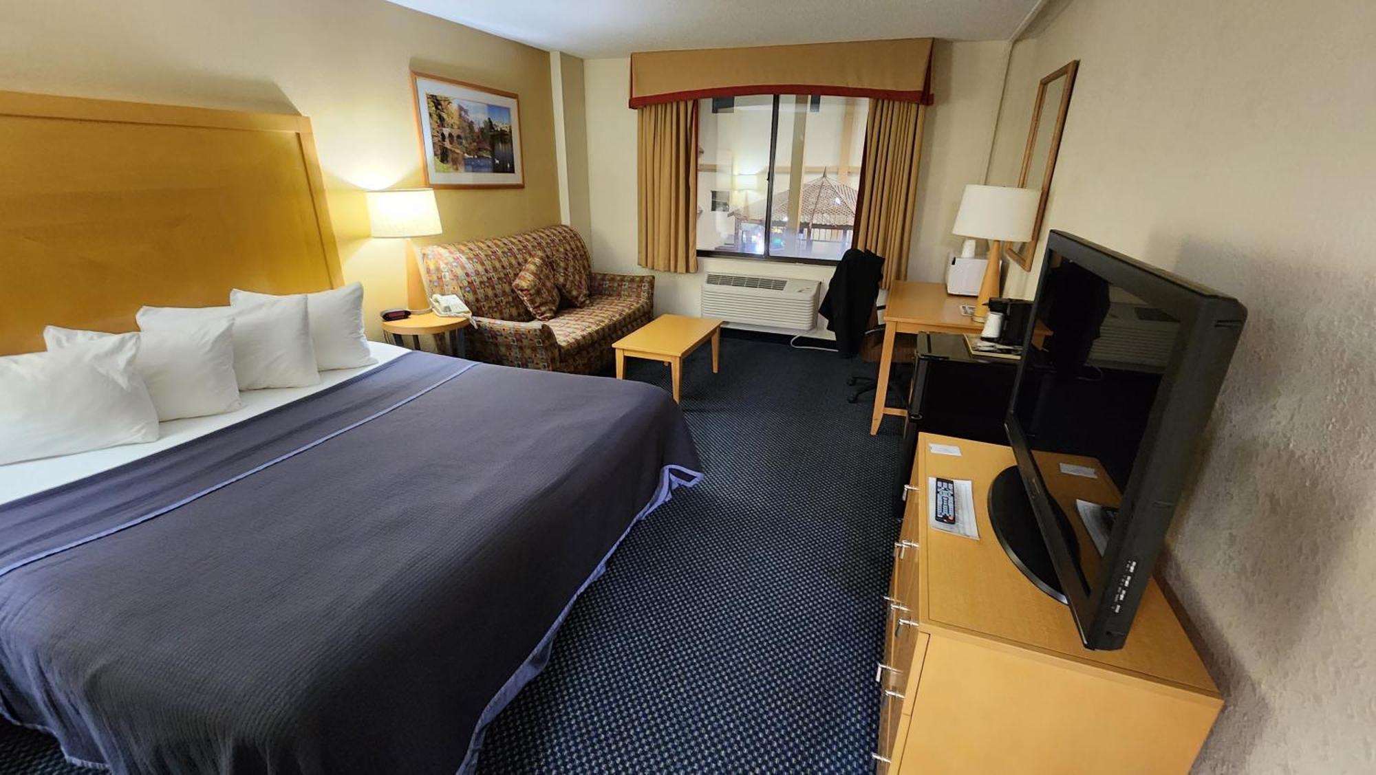 Katahdin Inn & Suites Millinocket ภายนอก รูปภาพ
