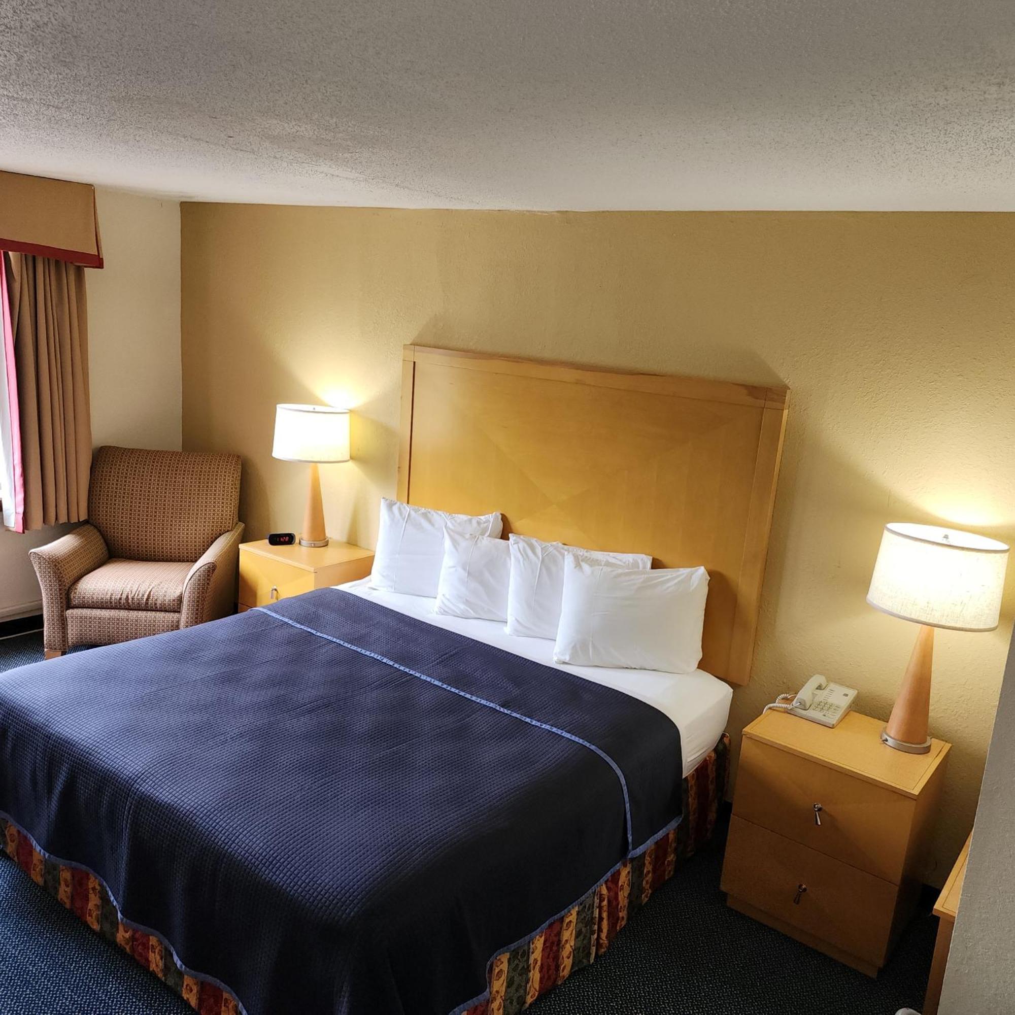 Katahdin Inn & Suites Millinocket ภายนอก รูปภาพ