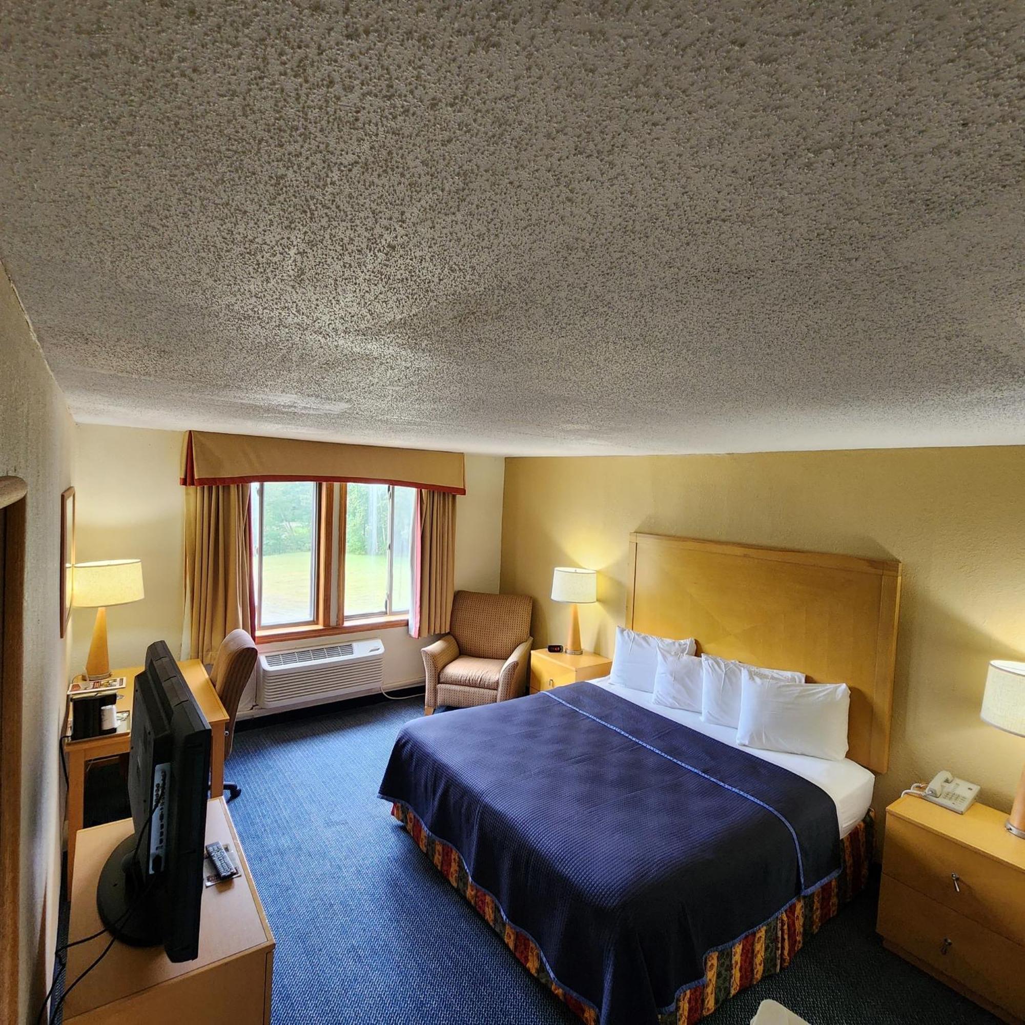 Katahdin Inn & Suites Millinocket ภายนอก รูปภาพ