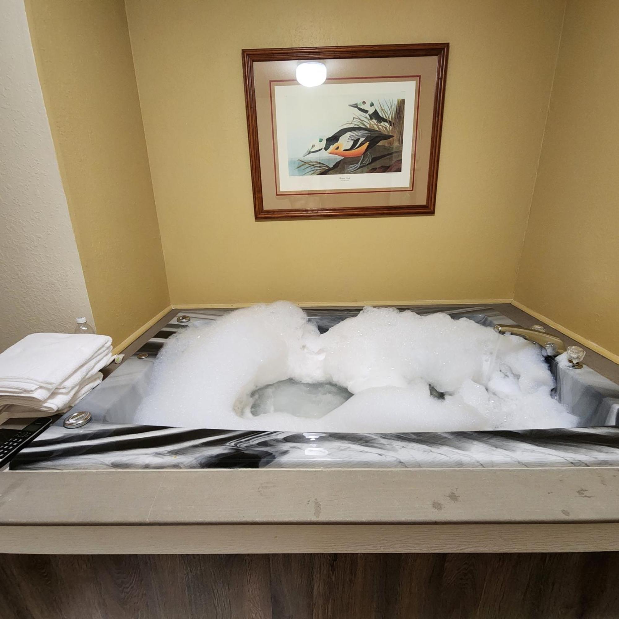 Katahdin Inn & Suites Millinocket ภายนอก รูปภาพ