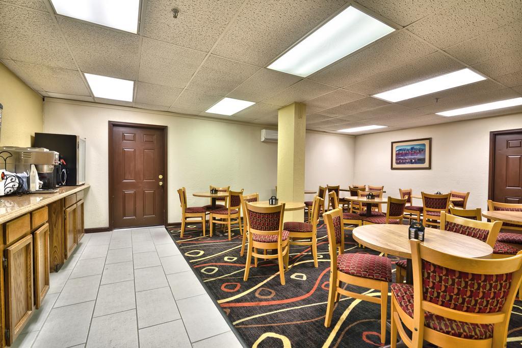 Katahdin Inn & Suites Millinocket ภายนอก รูปภาพ