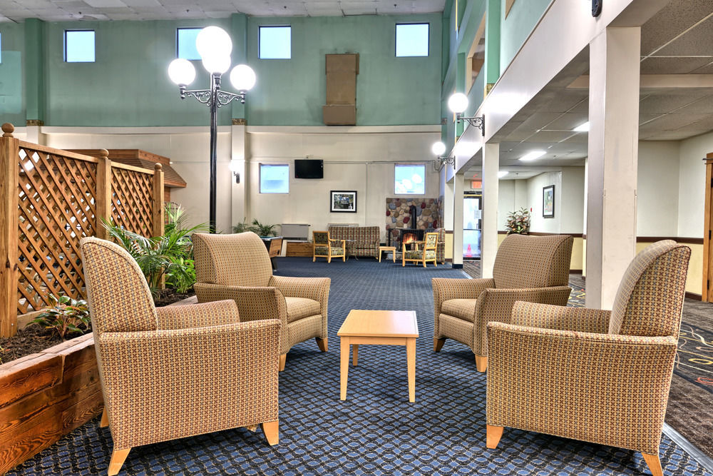 Katahdin Inn & Suites Millinocket ภายนอก รูปภาพ