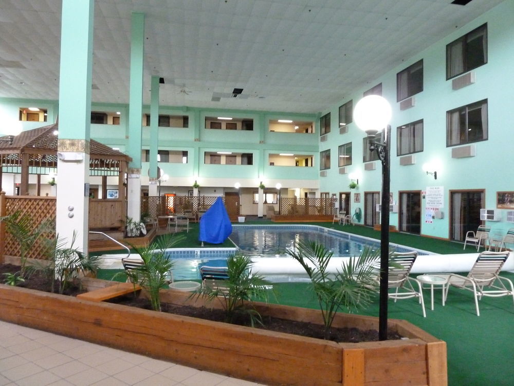 Katahdin Inn & Suites Millinocket ภายนอก รูปภาพ