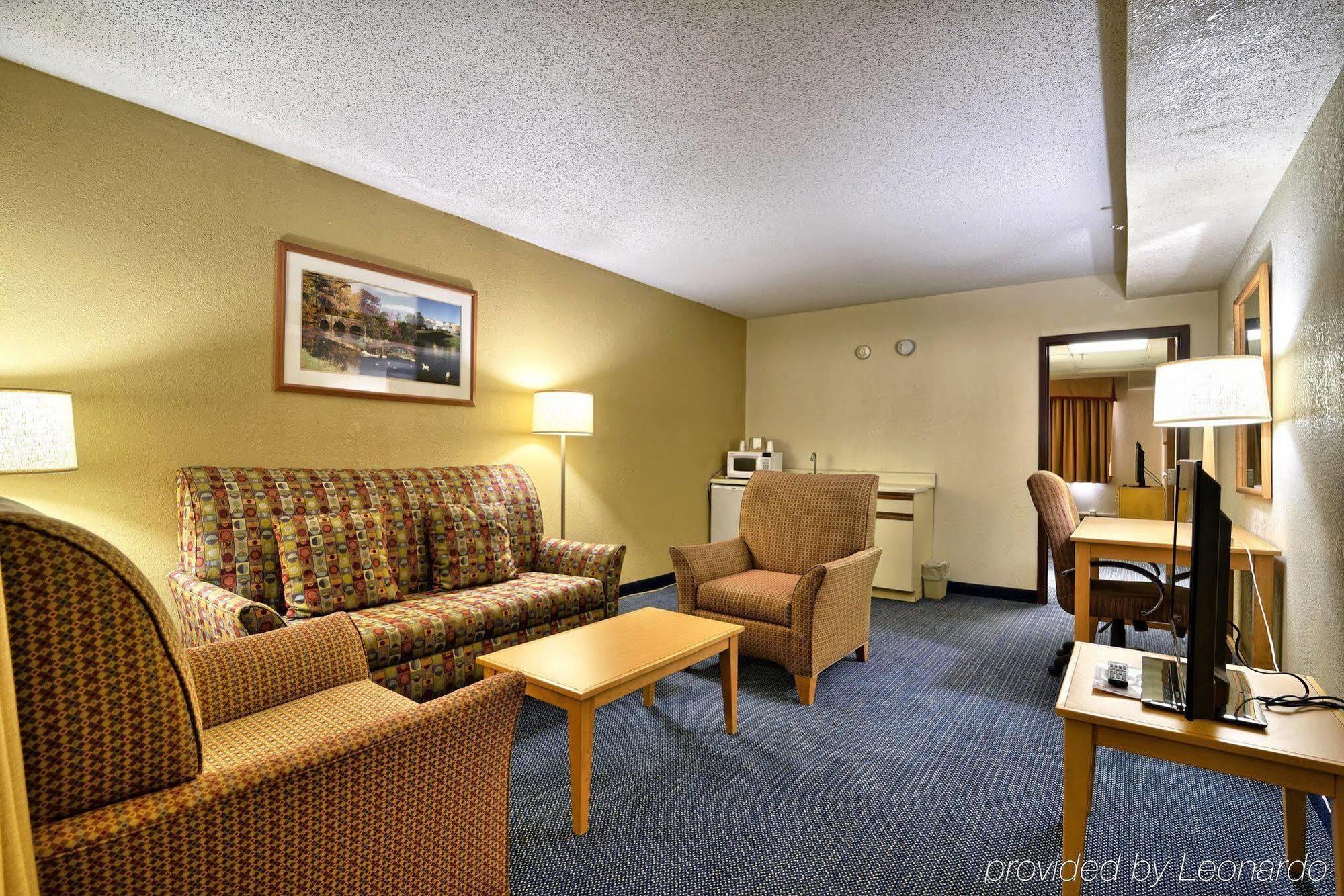 Katahdin Inn & Suites Millinocket ภายนอก รูปภาพ