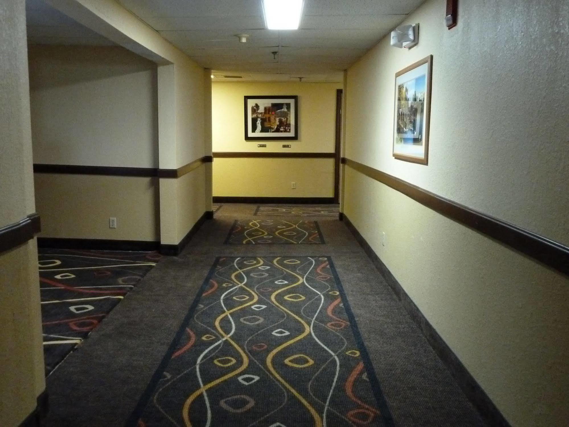 Katahdin Inn & Suites Millinocket ภายนอก รูปภาพ