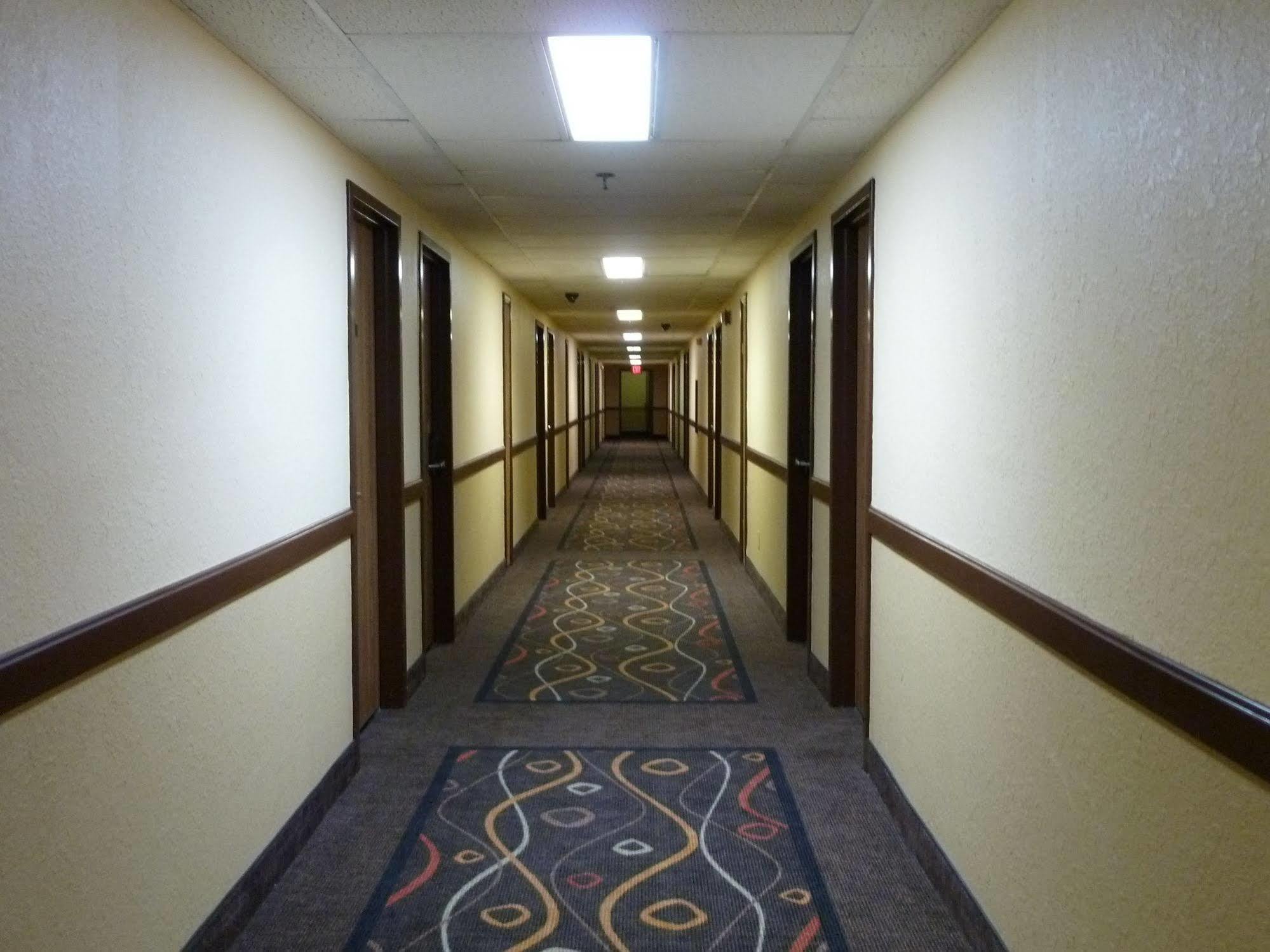 Katahdin Inn & Suites Millinocket ภายนอก รูปภาพ